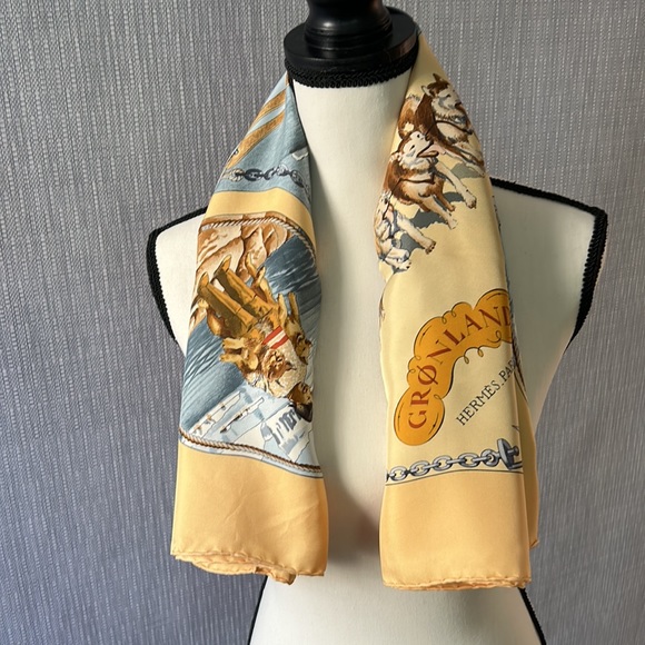 Hermes Classic Silk Carré Scarf 90cm or 35” square With Box - Picture 1 of 13